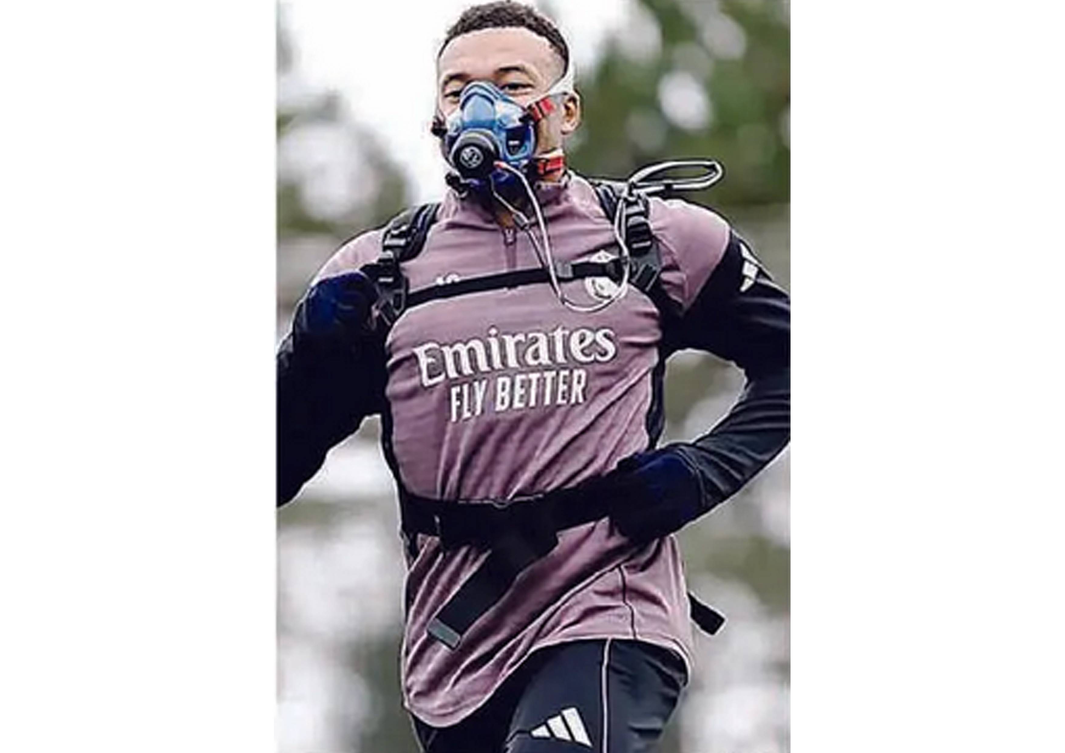 SERASA DI KETINGGIAN: Striker Kylian Mbappe memakai masker hipoksia dalam sesi latihan Real Madrid di Valdebebas