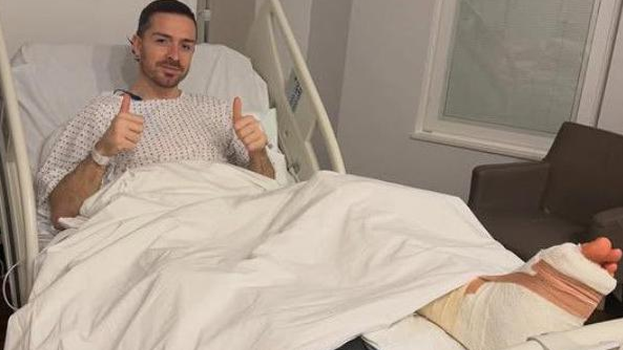 Potret Jack Grealish usai menjalani operasi kaki