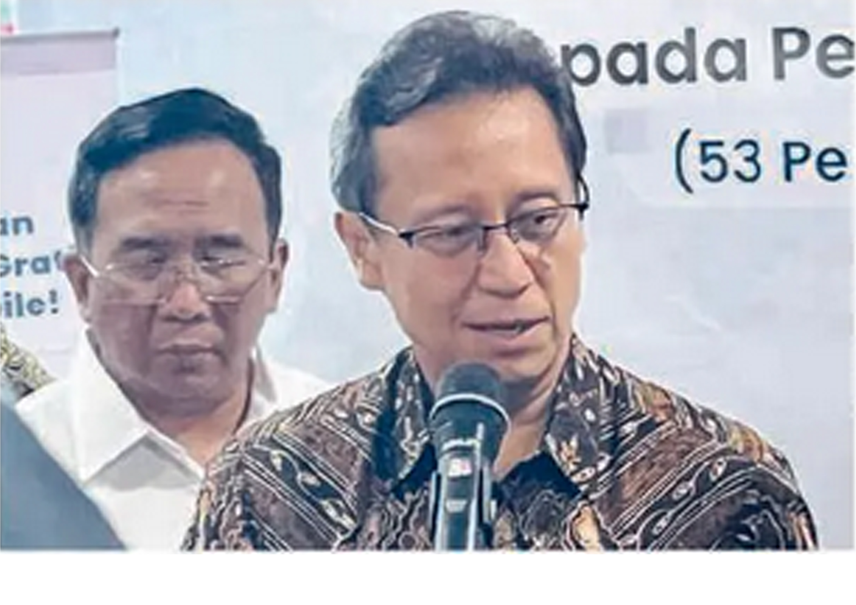 DEMI KEADILAN: Menteri Kesehatan Budi Gunadi Sadikin menjelaskan tentang penonaktifan PBI JKN di Semarang kemarin (10/2).