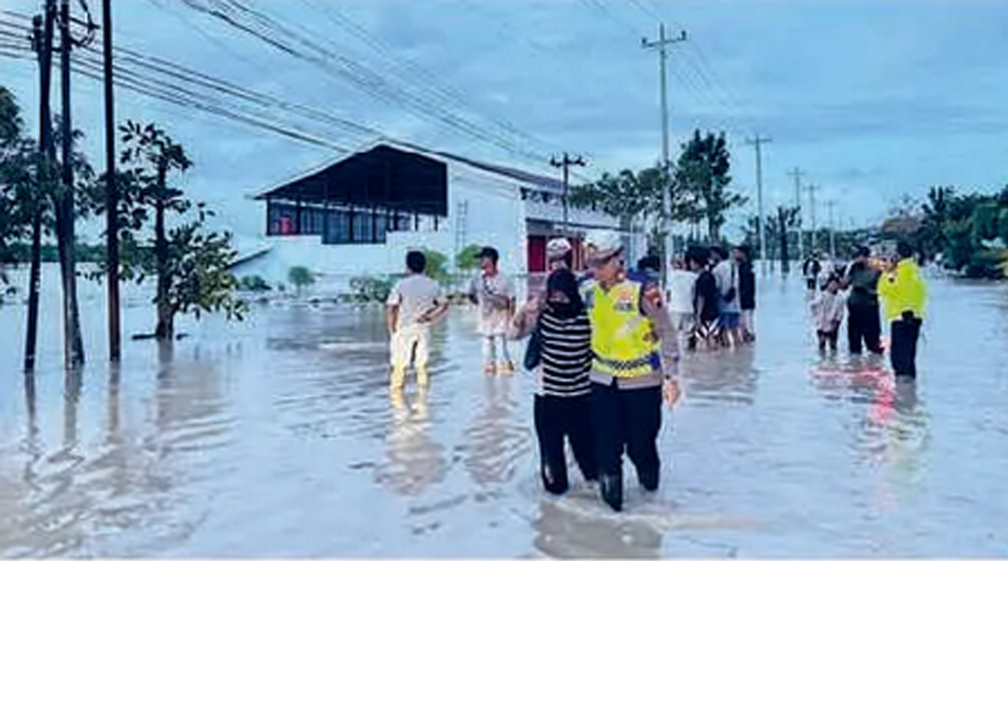 Jalur Semarang&ndash;Purwodadi belum bisa dilewati sampai kemarin (17/2).