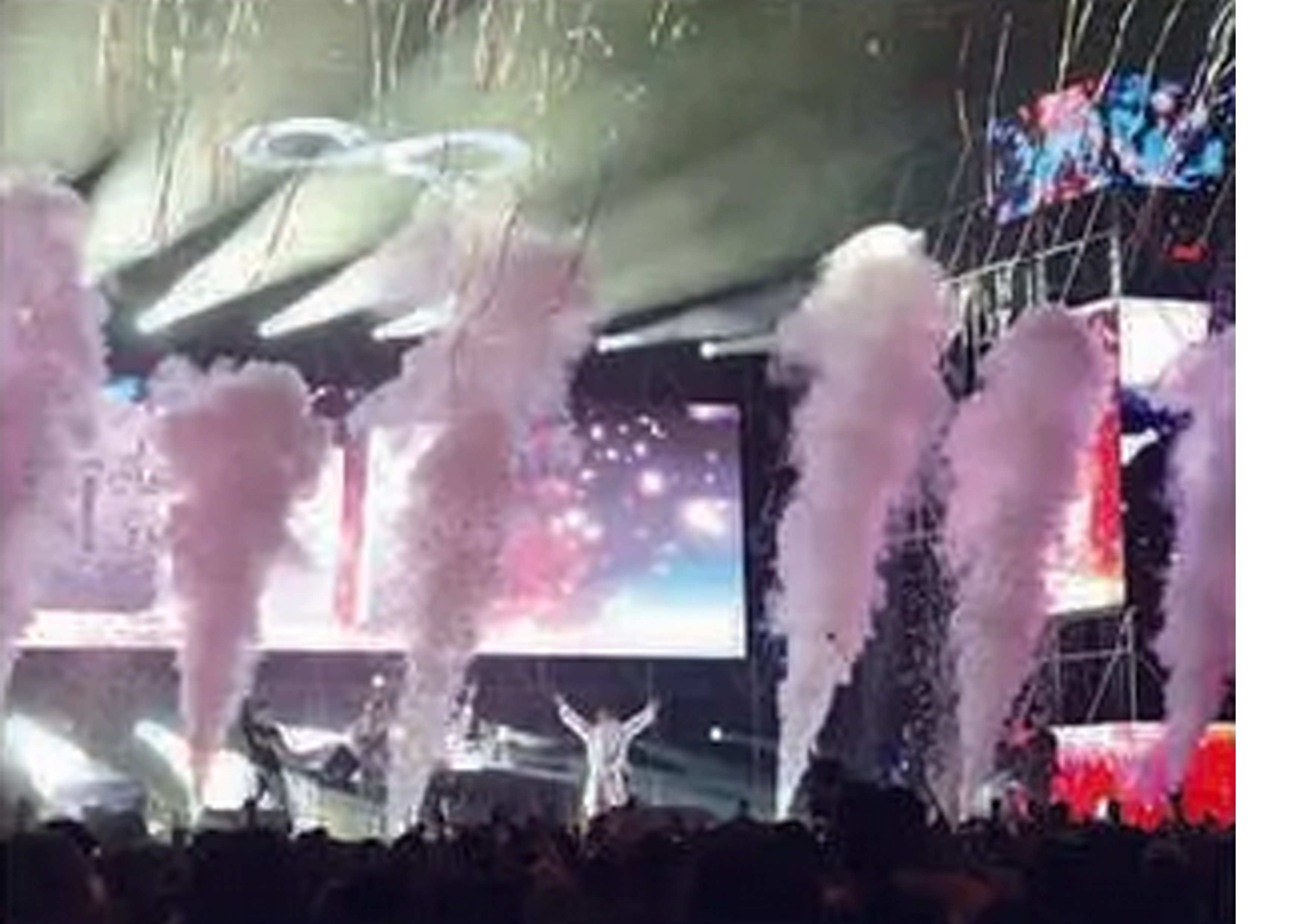 SPEKTAKULER: Selama 11 hari, Indonesia International Motor Show menghadirkan pameran otomotif, atraksi penuh adrenalin, hingga konser musik spektakuler yang memadati JIExpo Kemayoran.