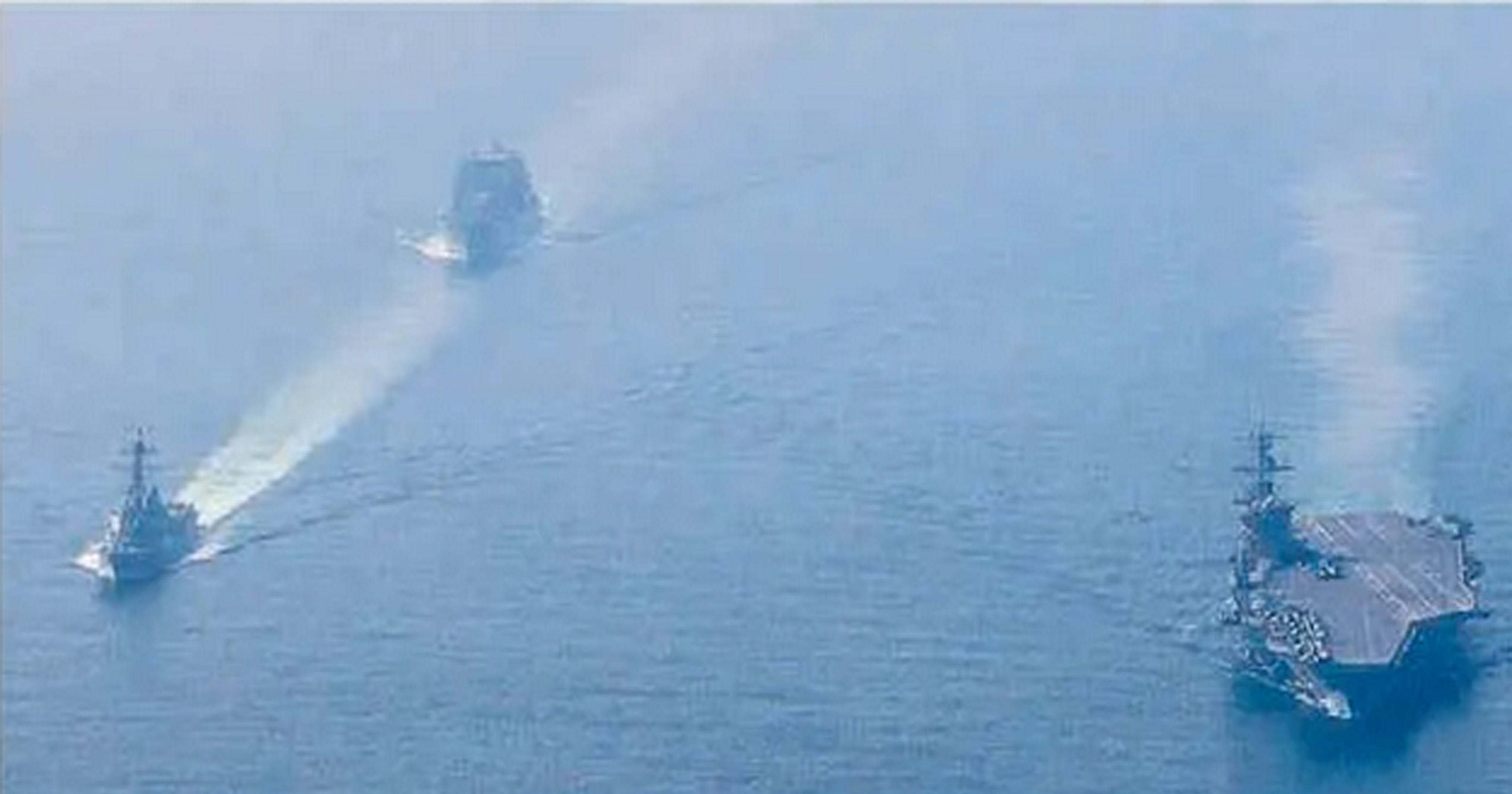 Sejumlah kapal Angkatan Laut AS berlayar menuju Laut Arab (6/2). AS tengah memobilisasi kekuatan Angkatan Laut dan Angkatan Udara menuju Timur Tengah.