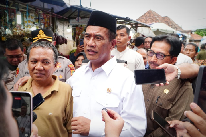 Menteri Pertanian (Mentan) Andi Amran Sulaiman langsung turun ke lapangan usai menerima laporan kenaikan harga dari masyarakat. (Kementan)