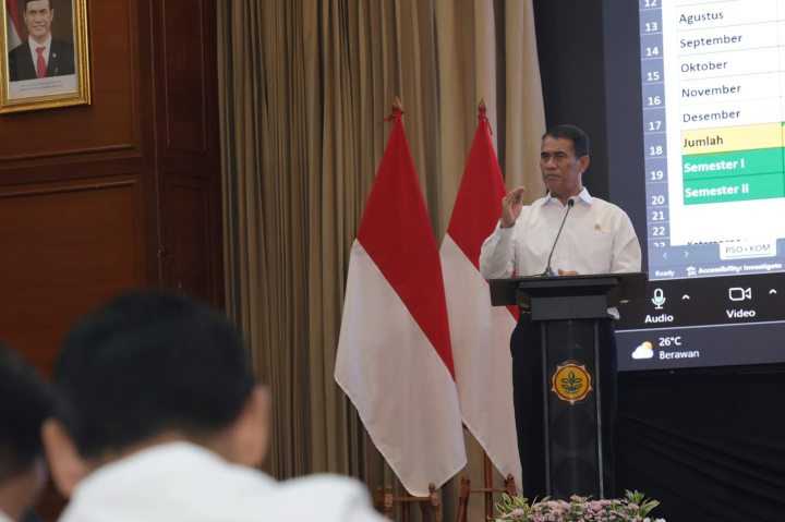 Menteri Pertanian (Mentan) Andi Amran Sulaiman menginstruksikan seluruh Kepala Dinas Pertanian provinsi dan kabupaten/kota untuk tetap memacu percepatan cetak sawah.