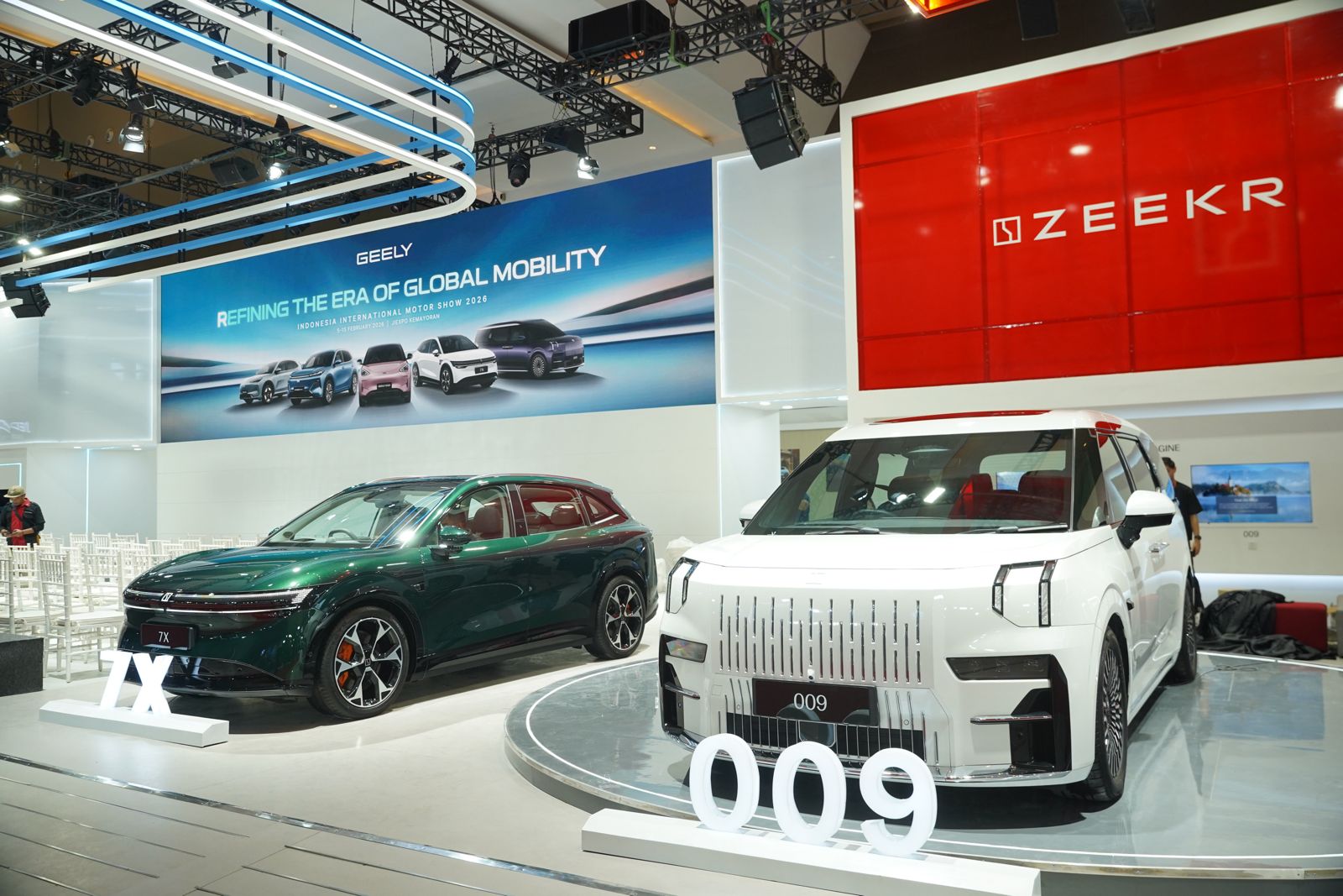 Geely  menghadirkan merek premium ZEEKR, yang memperkenalkan dua model flagship, ZEEKR 009 dan ZEEKR 7X