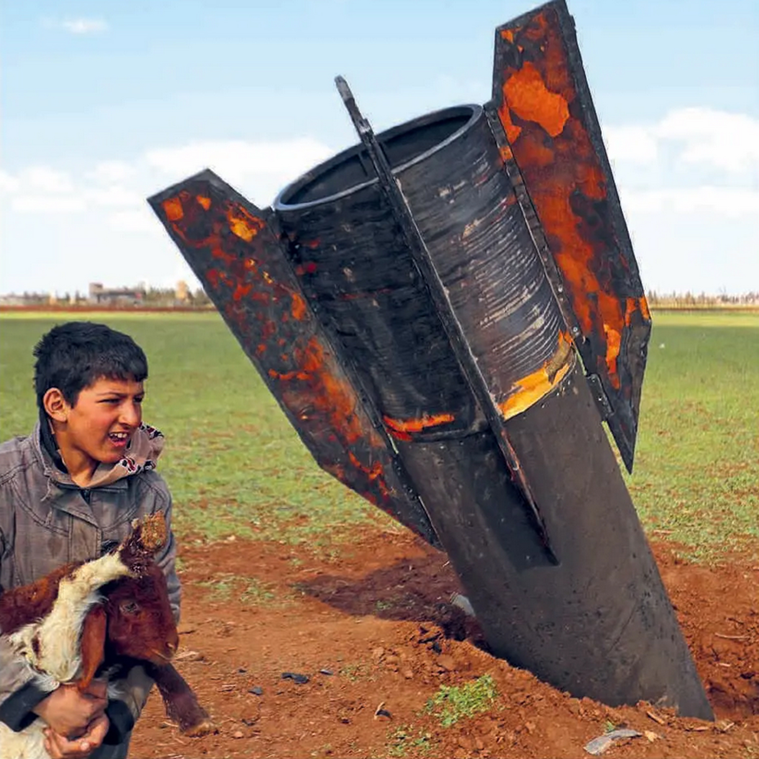 Penggembala domba bermain di sebelah misil yang gagal meledak di Qamishli, Syria, kemarin (5/3).