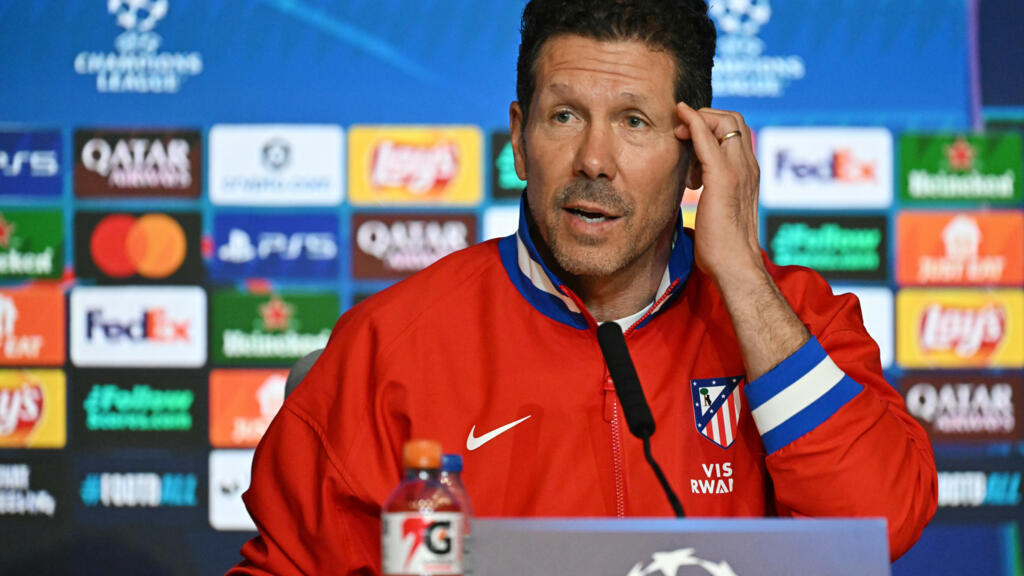 Diego Simeone berbicara dalam konpers untuk tim Atletico Madrid