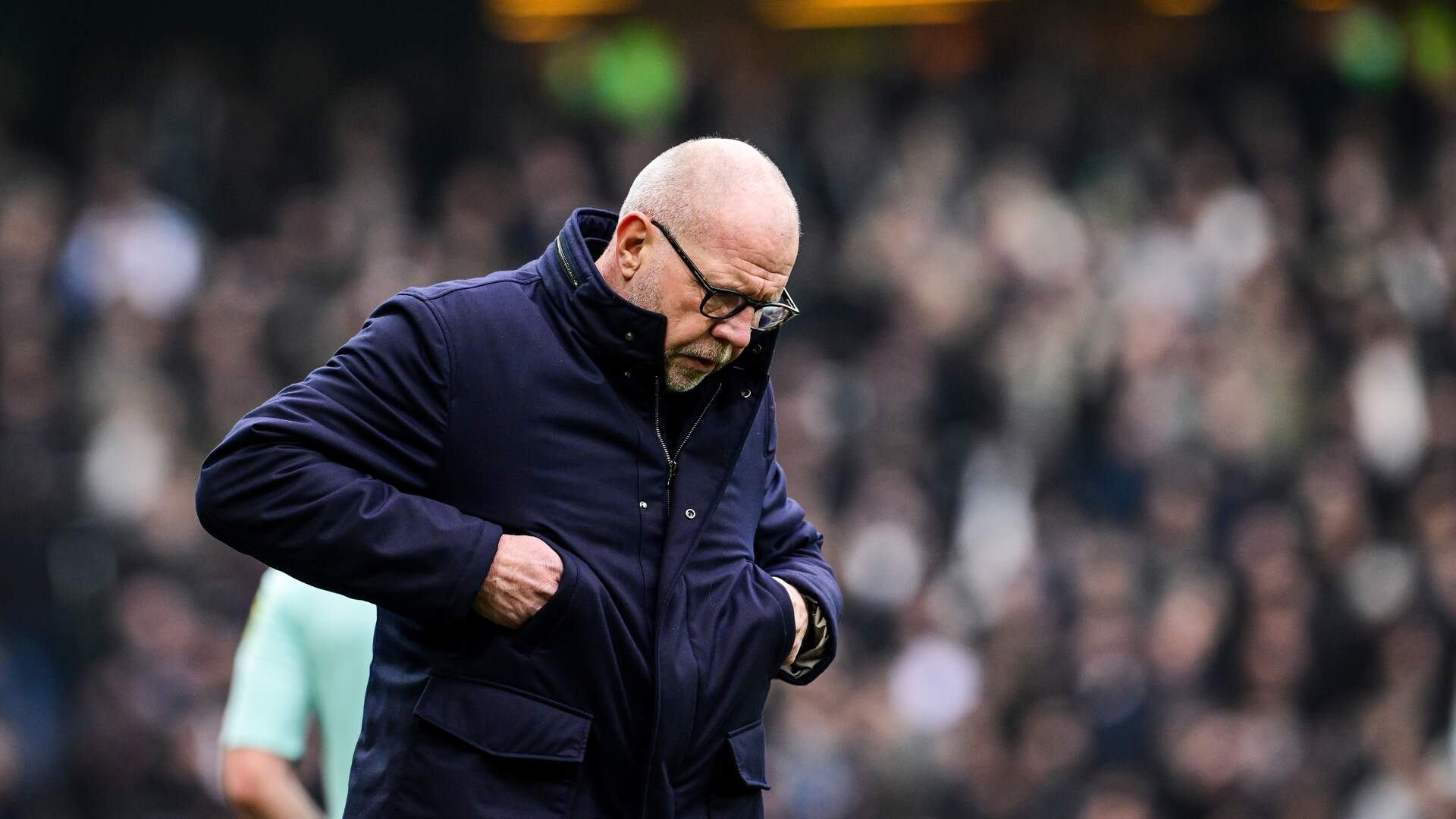 Fred Grim nampak tertunduk