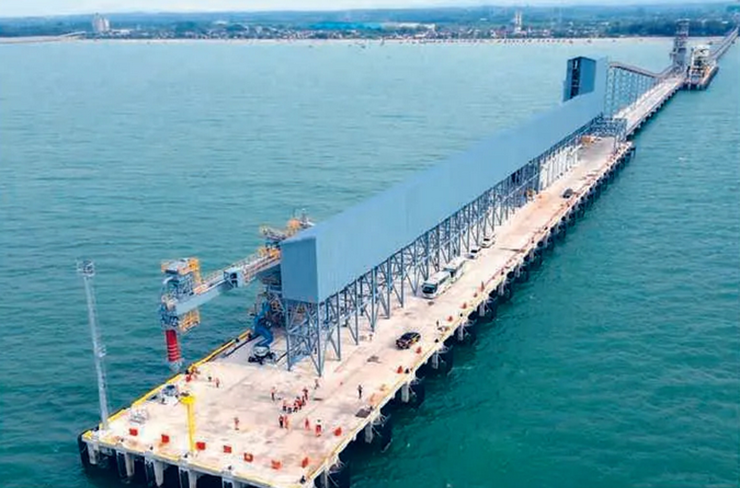 TUNJANG KINERJA: PT Semen Indonesia Tbk (SIG) meningkatkan kapasitas dan teknologi di dermaga pabrik Tuban untuk kesiapan menyuplai pasar ekspor.