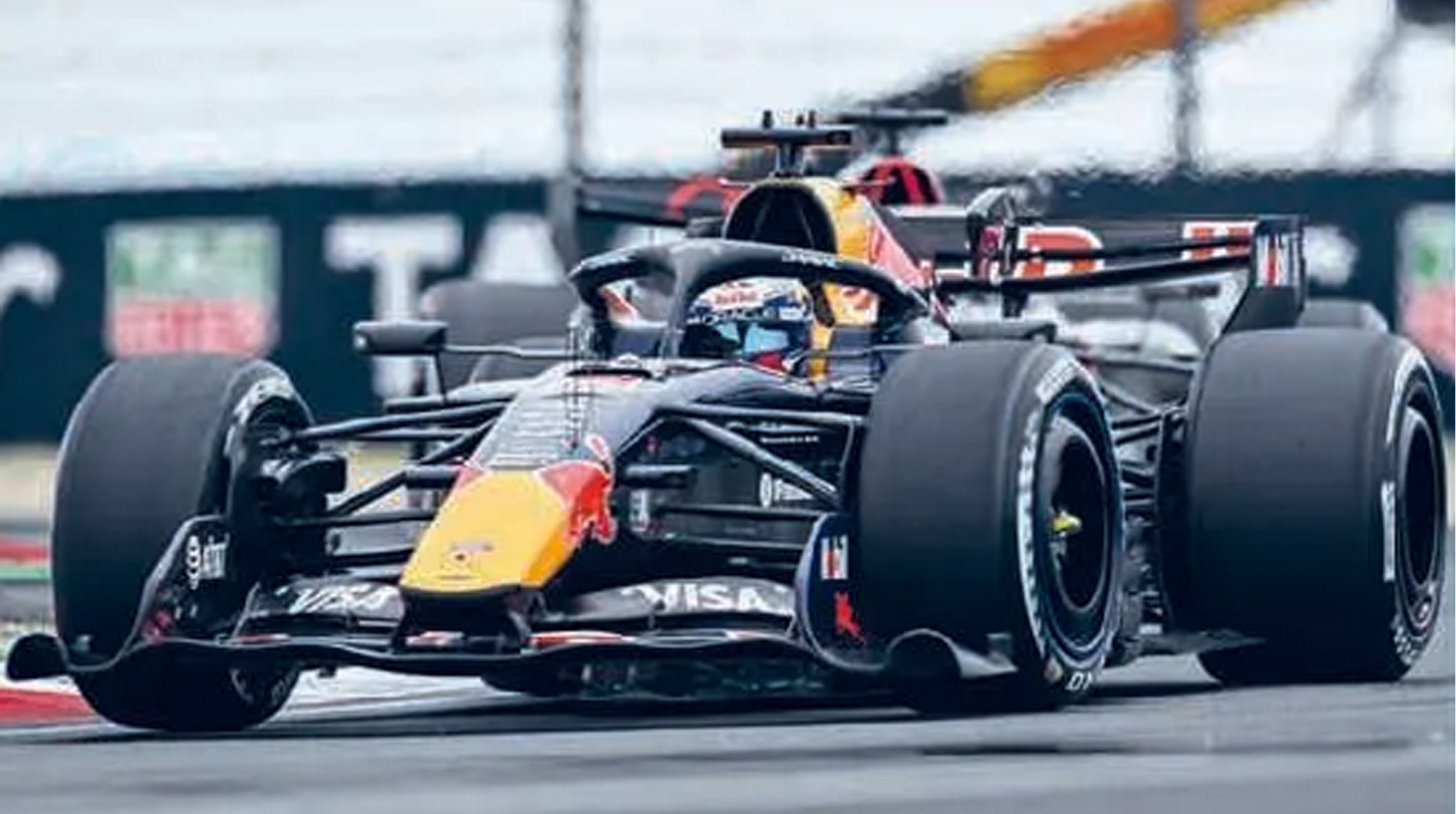 MENGKRITIK: Pembalap Red Bull, Max Verstappen, menilai duel F1 musim ini lebih banyak dipengaruhi penggunaan energi listrik pada mobil ketimbang kemampuan pembalap.