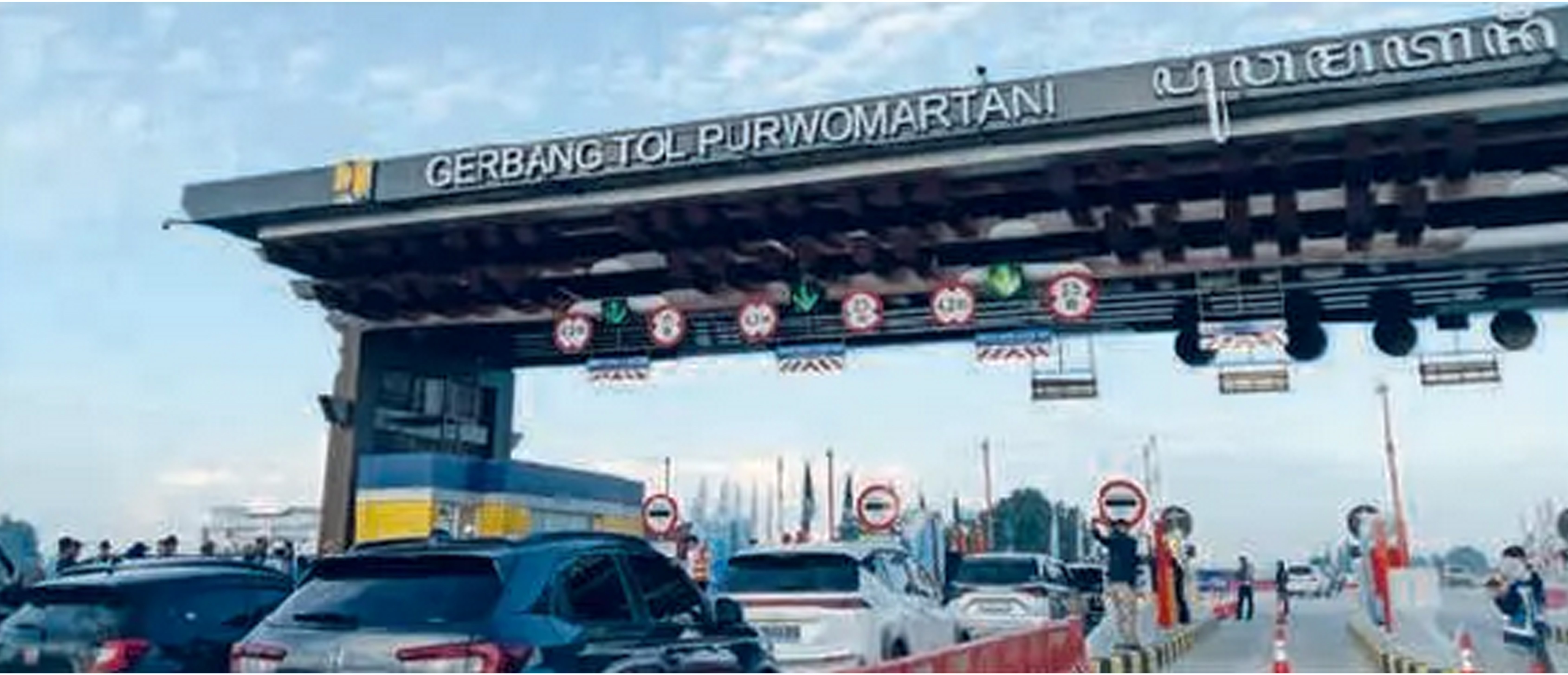 LANCAR: Jalan tol fungsional Purwomartani-Prambanan dibuka kemarin (16/3). Waktu tempuh dari Purwomartani menuju Prambanan sekitar sepuluh menit.