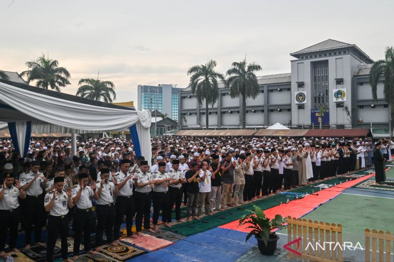 Lapas Narkotika Kelas IIA Jakarta berikan remisi kepada 1.603 warga binaan sebagai apresiasi atas perubahan perilaku positif selama masa tahanan.