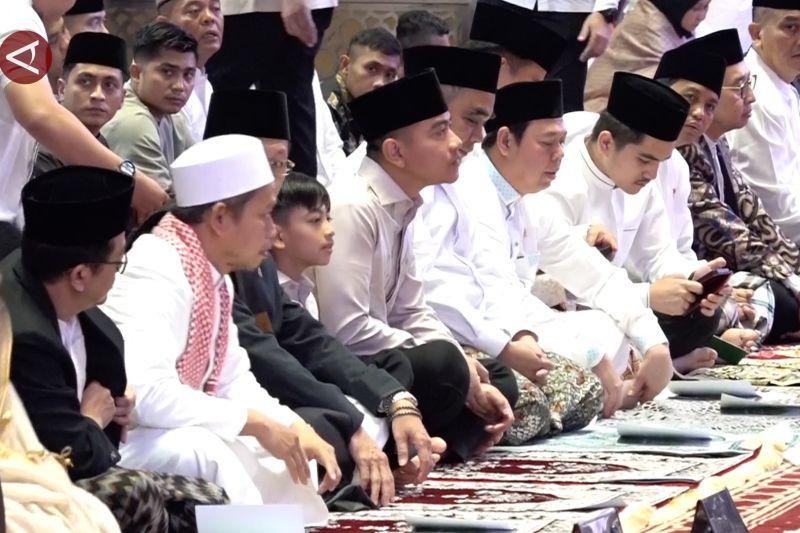 Presiden Prabowo Subianto memilih merayakan Idul Fitri bersama warga terdampak bencana di Aceh, berbeda dengan pejabat negara lainnya di Jakarta.