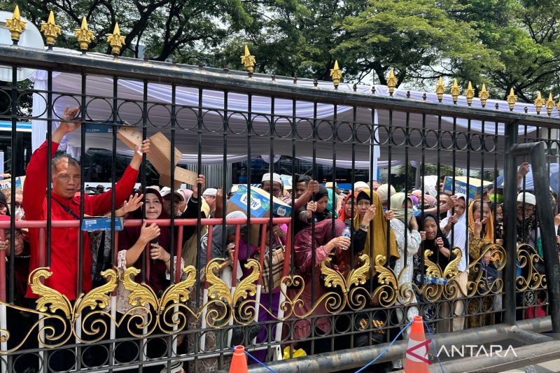 Jagosatu.com meliput antusiasme warga dalam acara open house Idul Fitri 1447 H bersama Presiden Prabowo Subianto di Istana Kepresidenan Jakarta.