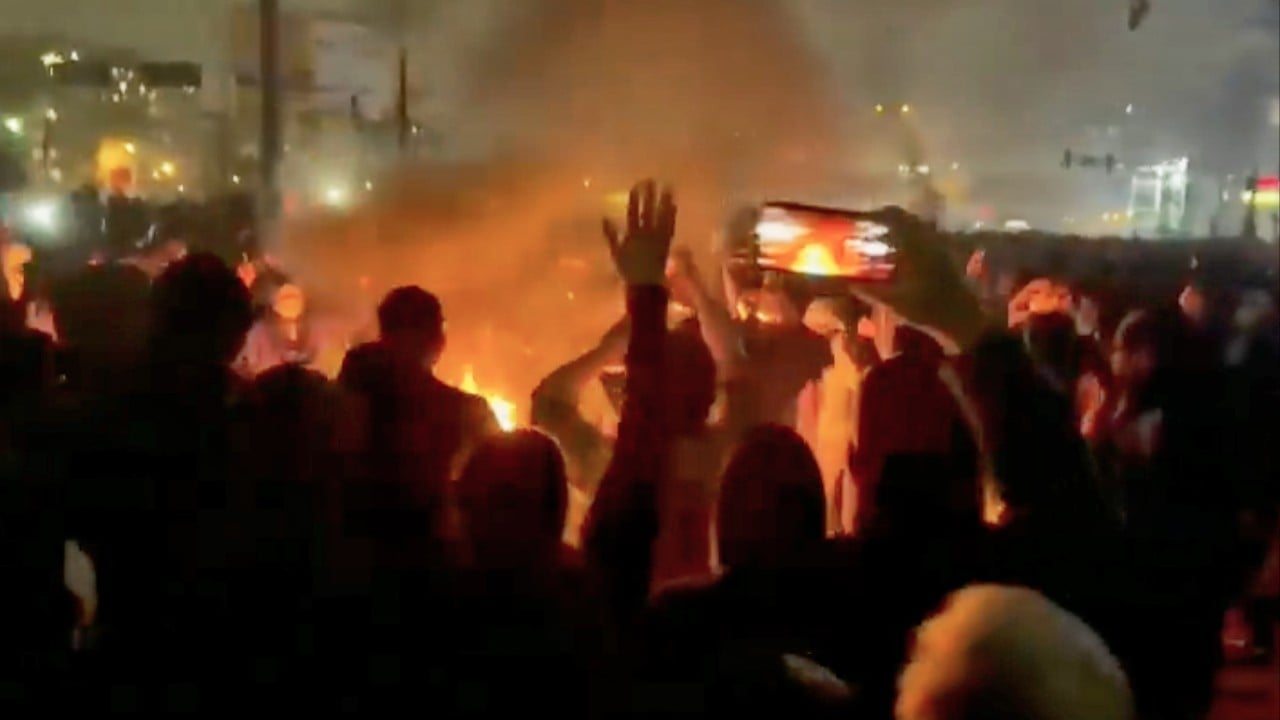 Eksekusi tiga pria muda di Iran memicu kecaman internasional dan kekhawatiran adanya gelombang hukuman mati bagi ribuan tahanan protes lainnya.