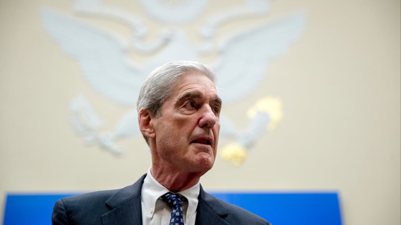 Mantan Direktur FBI dan penasihat khusus Robert Mueller meninggal dunia di usia 81 tahun. Ia dikenal atas kiprahnya mereformasi FBI pasca peristiwa 9/11.