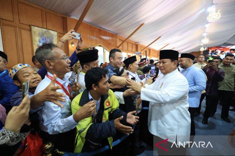 Ribuan warga antusias menghadiri open house di Istana Kepresidenan, Jakarta, guna bersalaman langsung dengan Presiden Prabowo Subianto saat Idulfitri.