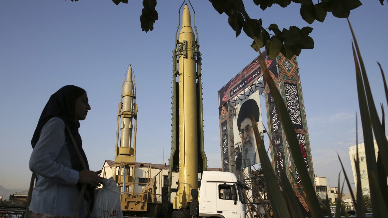 Analisis tajam Jagosatu mengenai serangan rudal balistik Iran ke pangkalan Diego Garcia dan implikasinya terhadap peta kekuatan militer di Timur Tengah.