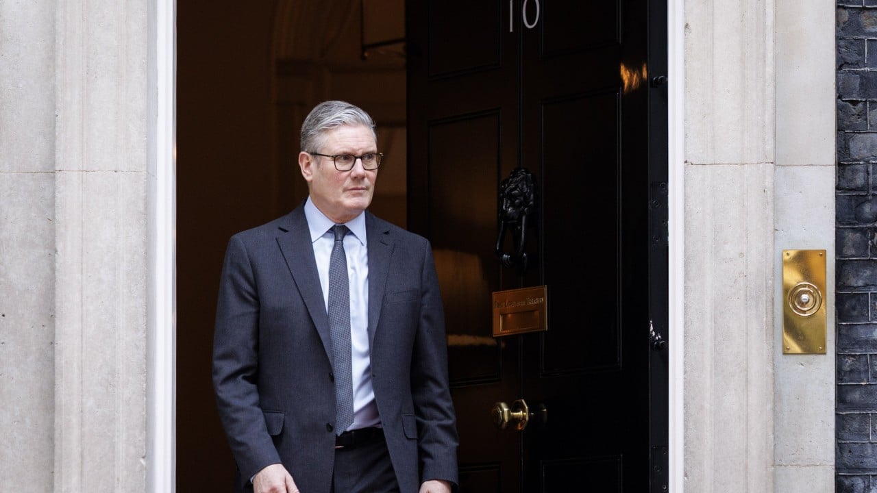 Perdana Menteri Inggris Keir Starmer menggelar rapat darurat akibat eskalasi konflik Iran yang mengancam stabilitas ekonomi dan ketersediaan pasokan energi.