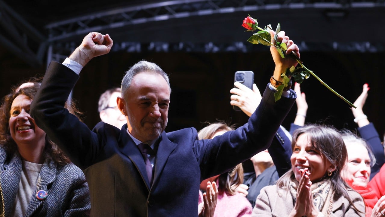 Emmanuel Gregoire resmi terpilih sebagai Wali Kota Paris yang baru, menggantikan Anne Hidalgo setelah hasil pemilihan umum daerah menunjukkan pergeseran suara.