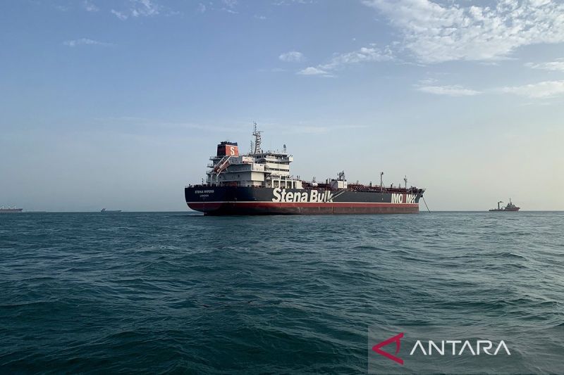 Analisis tajam mengenai ketahanan ekonomi Indonesia di tengah ancaman resesi global, fluktuasi harga energi, dan tantangan kebijakan moneter dunia.