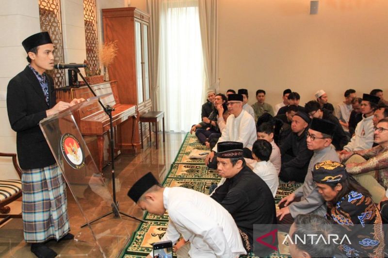 KBRI Warsawa imbau warga Indonesia di Polandia untuk mematuhi hukum setempat guna menjaga citra bangsa saat merayakan Idul Fitri 1447 Hijriah.