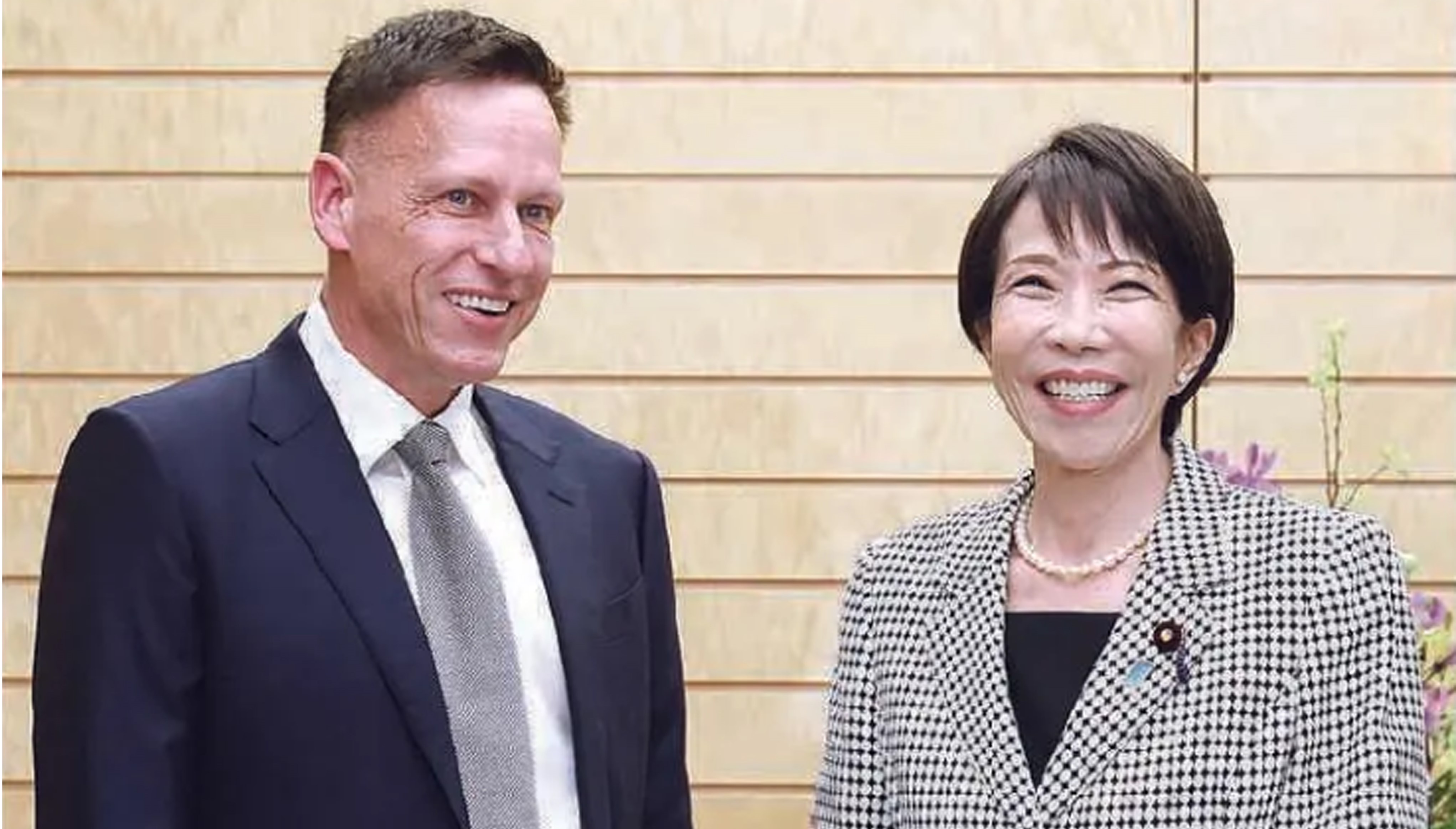 Pendiri Paypal Peter Thiel (kiri) diterima Perdana Menteri (PM) Jepang Sanae Takaichi dalam kunjungan di Kantor PM Jepang, Tokyo, awal Maret 2026. 