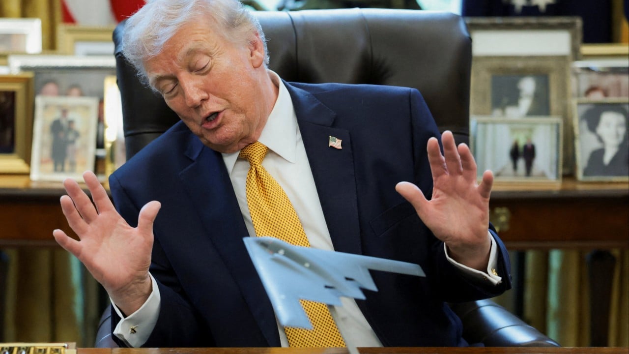 Analisis kritis mengenai perubahan narasi dan posisi strategis Presiden Donald Trump dalam konflik militer antara Amerika Serikat, Israel, dan Iran.