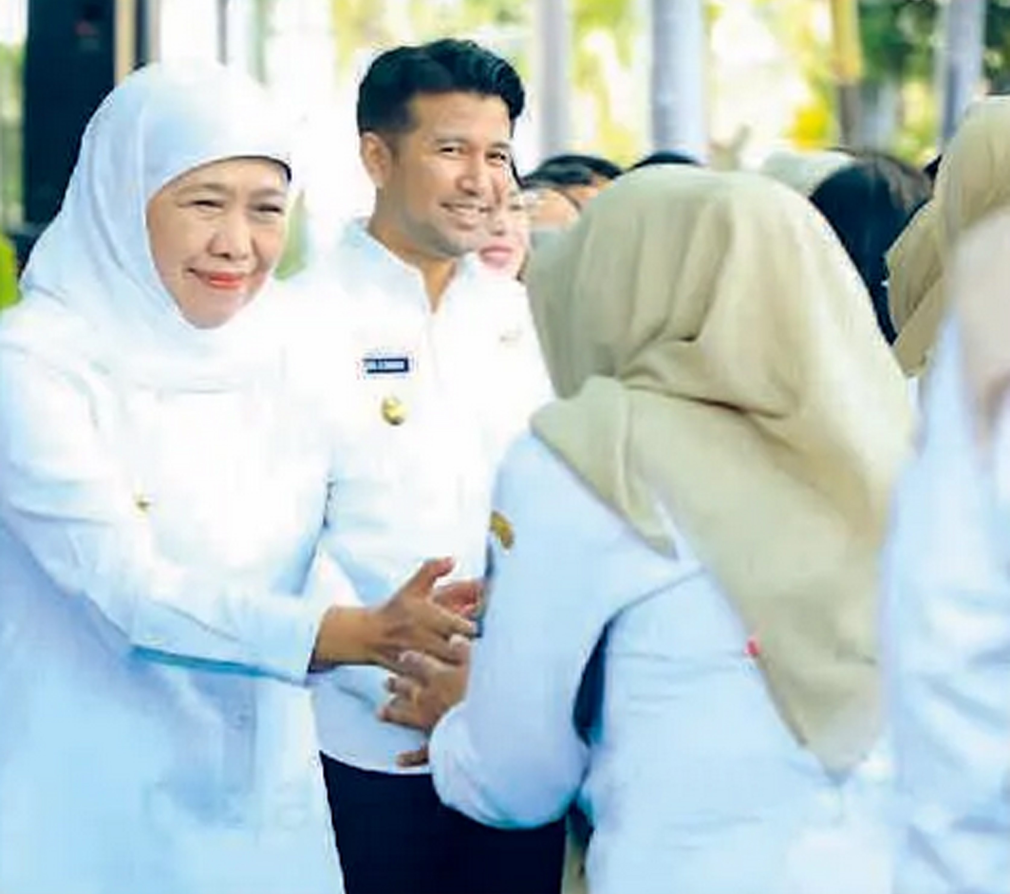 HALALBIHALAL: Khofifah Indar Parawansa dan Emil Elestianto Dardak di Kantor Setdaprov Jatim di Surabaya kemarin (25/3).