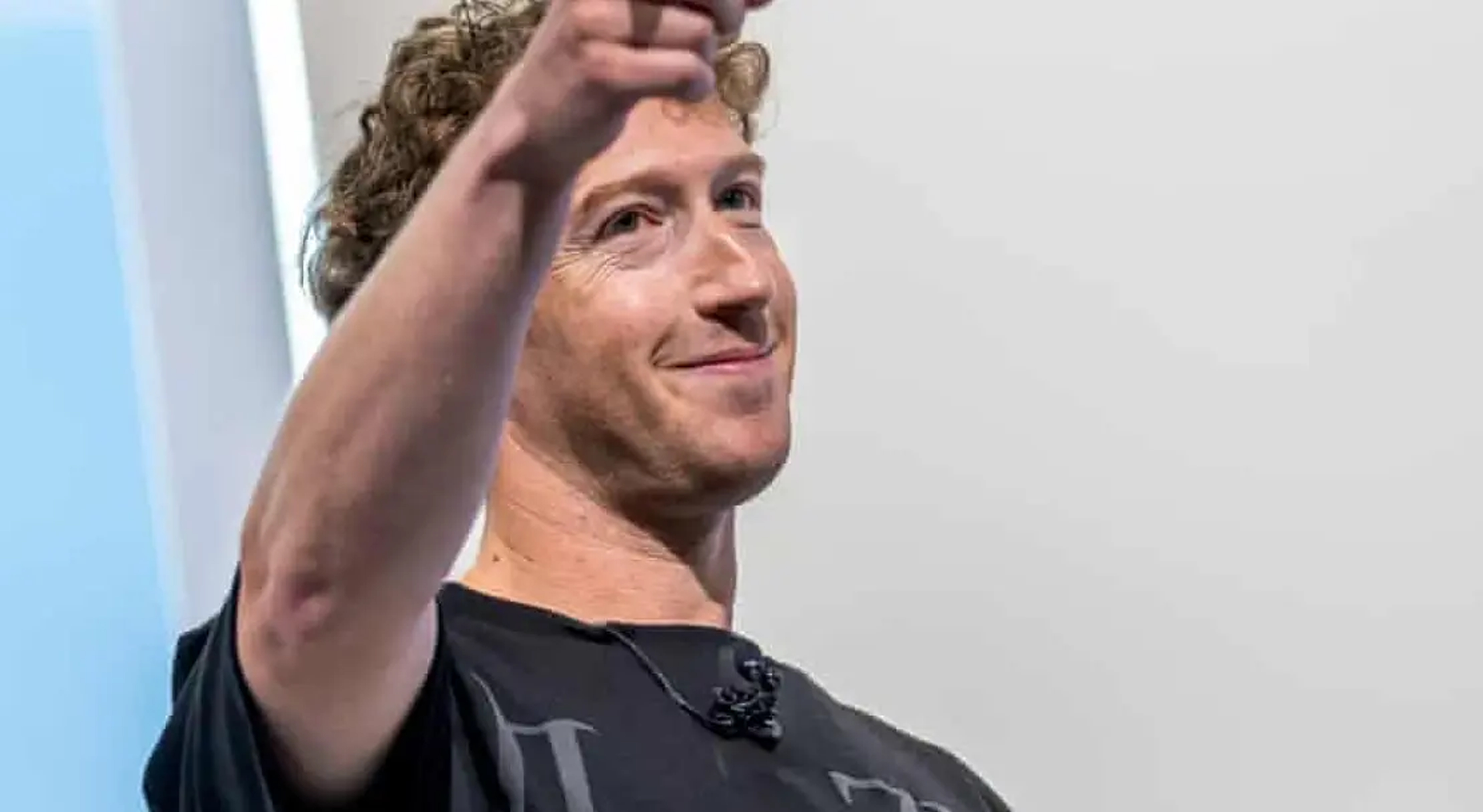 HADAPI RESIKO CYBER CRIME ; CEO Meta Mark Zuckerberg