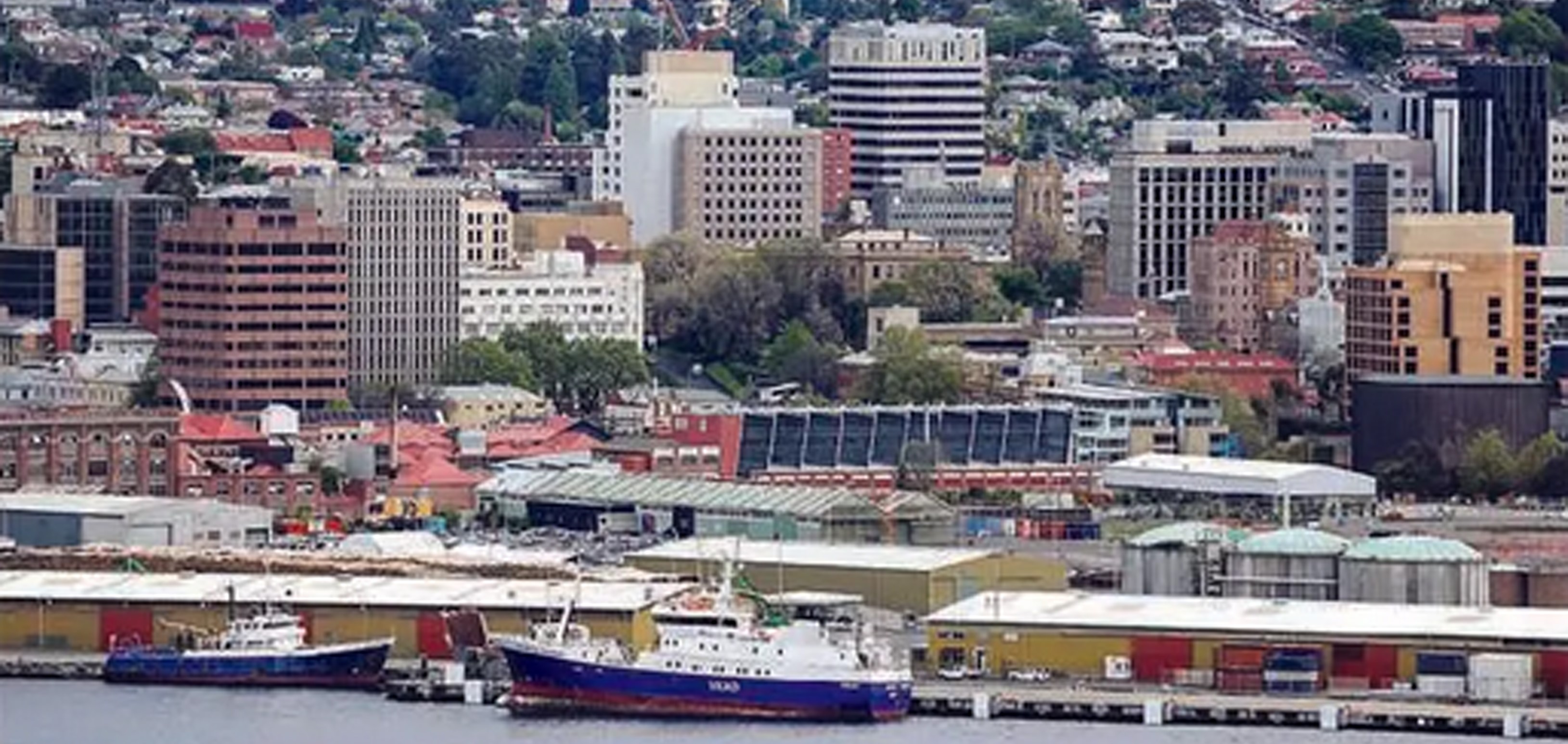 SOLUSI SEMENTARA: Dermaga Macquarie di Sungai Derwent, Tasmania, Australia. Krisis BBM membuat pemerintah setempat menggratiskan transportasi feri.