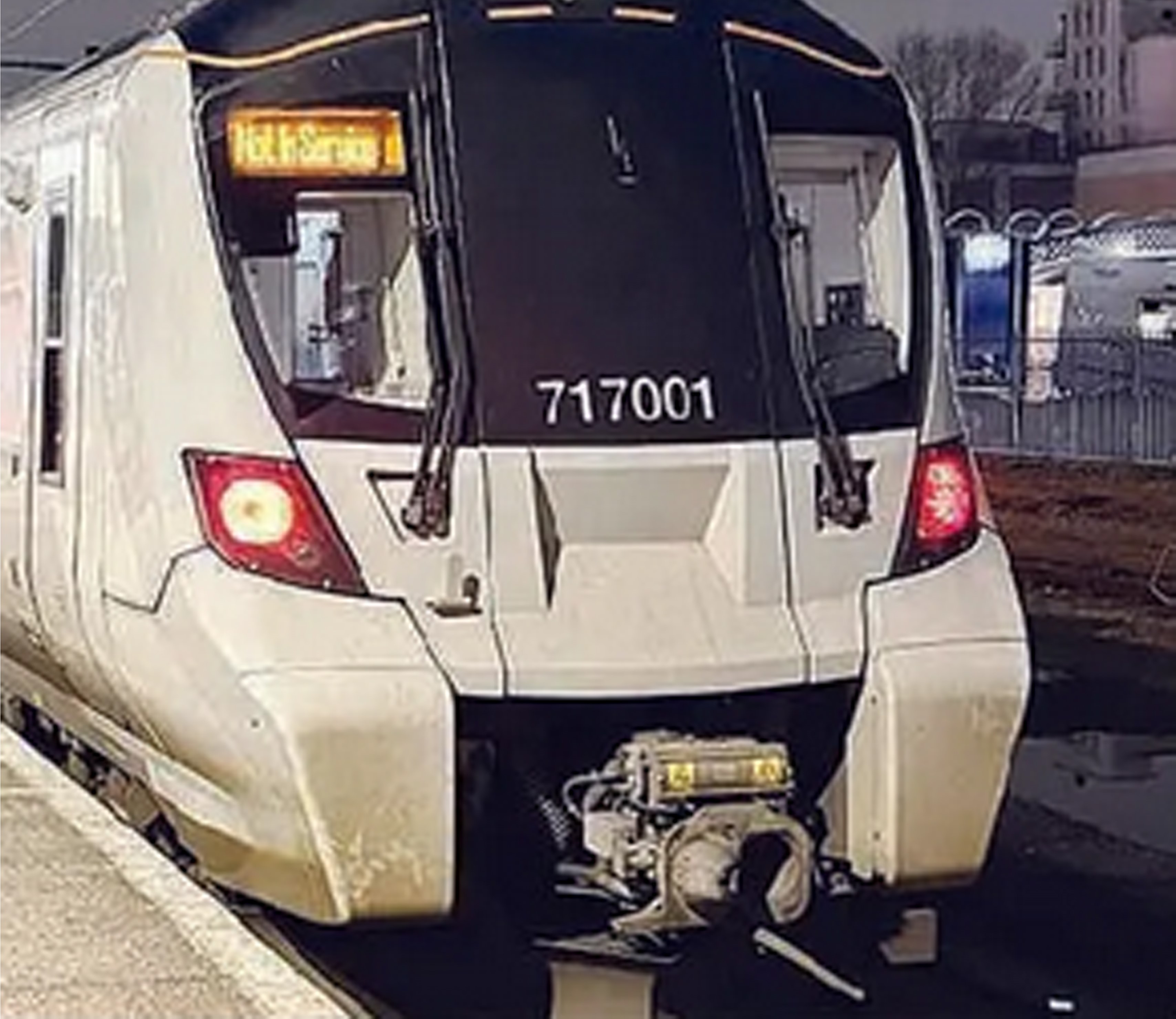 INOVASI TRANSPORTASI: Rangkaian kereta yang berhenti di salah satu stasiun di London, Inggris.