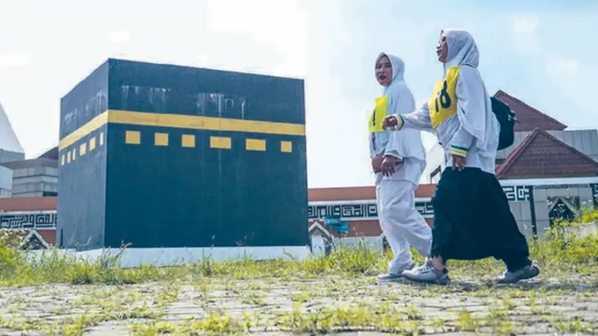 TEMPA FISIK: Calon jemaah haji mengikuti serangkaian tes kebugaran di Islamic Center Batang, Banyuputih, Kabupaten Batang, Jawa tengah, Senin (30/3).