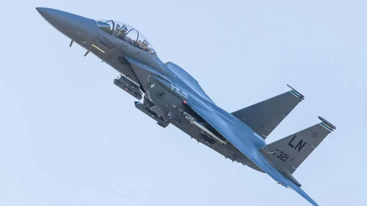 Jet tempur F-15E Strike Eagle AS yang ditembak jatuh di Iran (CBS News)