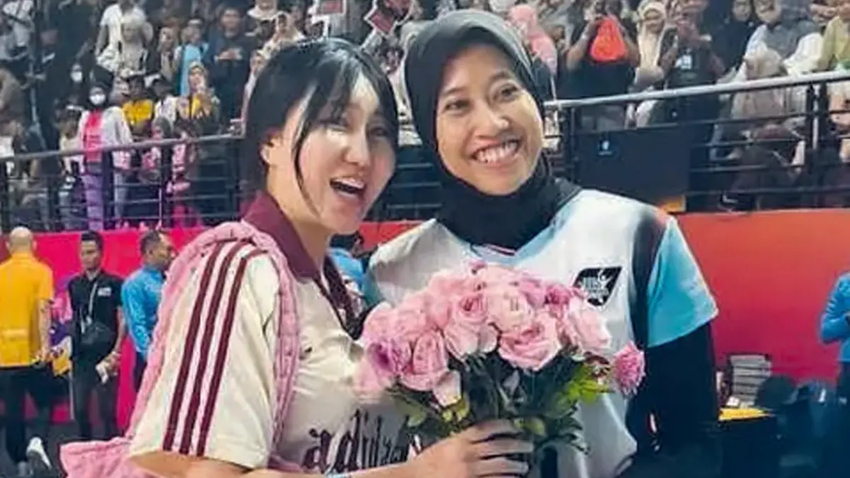 SAHABAT: Megawati Hangestri Pertiwi (kiri) dan Yeum Hye-seon di Jawa Pos Arena, Surabaya (4/4).