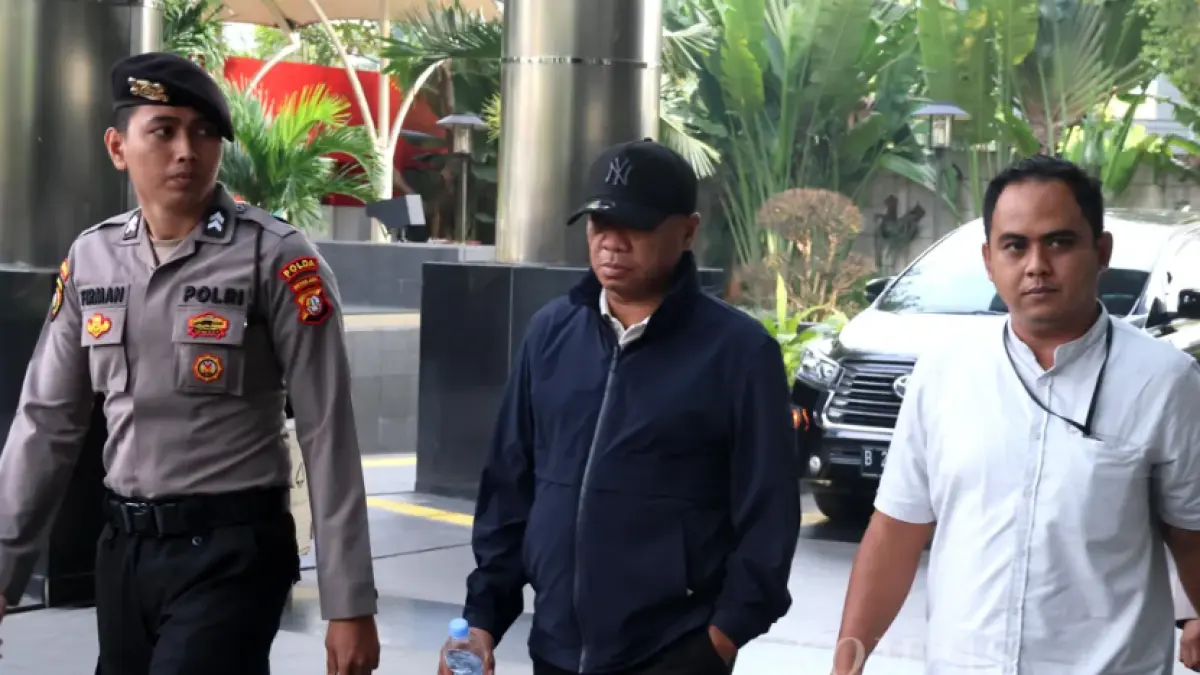 Bupati Tulungagung saat digiring ke kantor KPK usai OTT