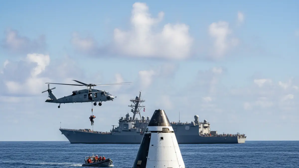 Kapsul Orion misi Artemis II berhasil melakukan splashdown di Samudra Pasifik setelah memecahkan rekor jarak terjauh yang pernah ditempuh manusia dari Bumi.