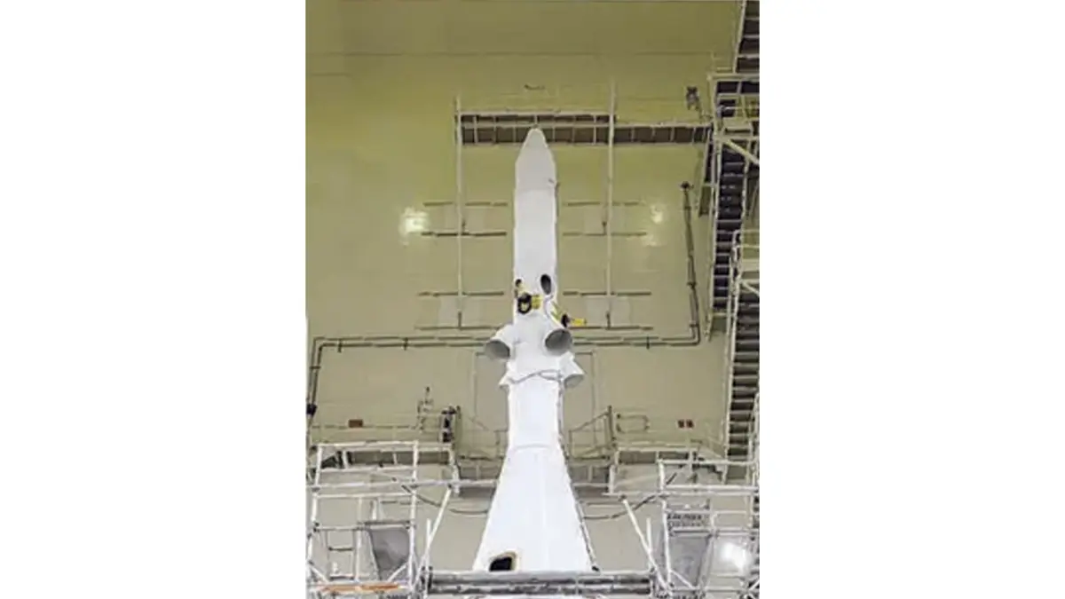 LANJUTKAN MISI: Pesawat ruang angkasa Orion milik NASA di Kennedy Space Center, Florida, AS. Kapsul itu akan membawa kru misi Artemis III ke orbit Bumi guna menguji kesatuan komponen pendaratan di Bulan.