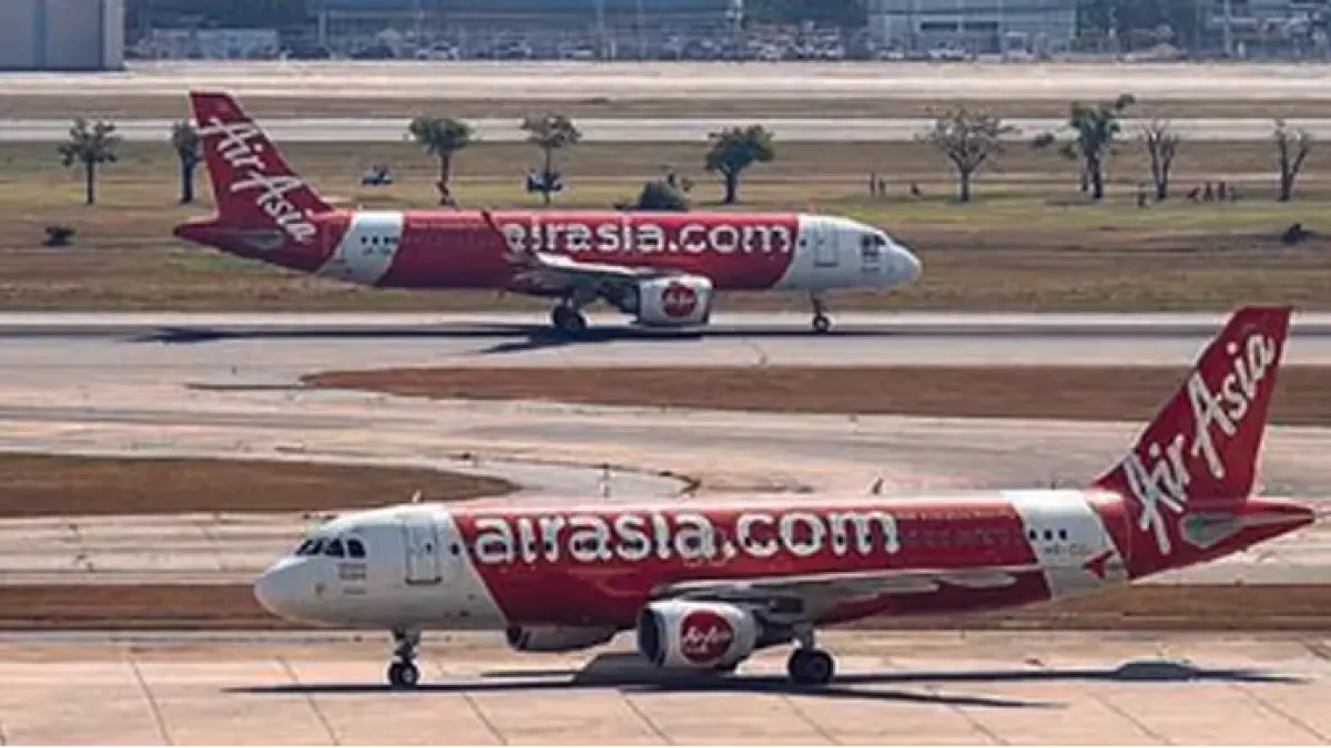 TERDAMPAK KRISIS ENERGI: Pesawat AirAsia terparkir di Bandara Internasional Don Mueang, Bangkok, Thailand.
