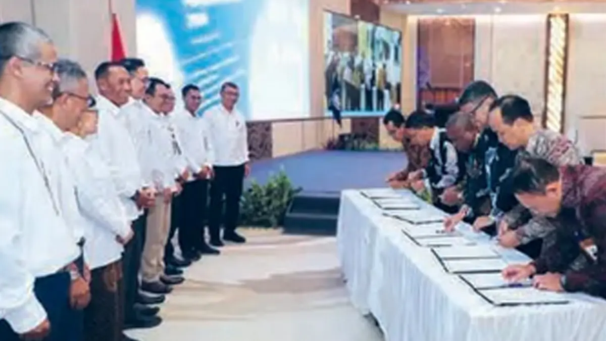 JAMIN TRANSPARANSI: Perwakilan perguruan tinggi menandatangani kontrak pendanaan penelitian di Graha Diktisaintek, Jakarta, Senin (20/4).
(Sumber: HUMAS KEMENDIKTISAINTEK)