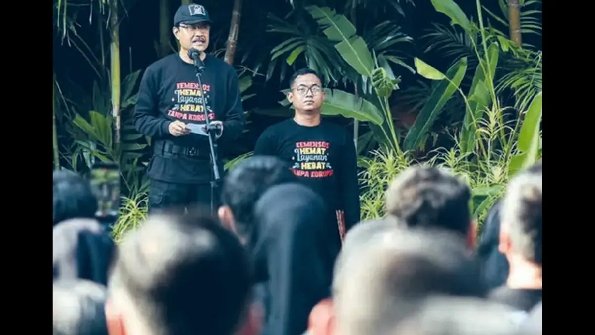 JAGA INTEGRITAS: Saifullah Yusuf (kiri) memberikan sambutan pada agenda bertema Ikrar Tanpa Korupsi yang diikuti ASN Kementerian Sosial kemarin (18/5).