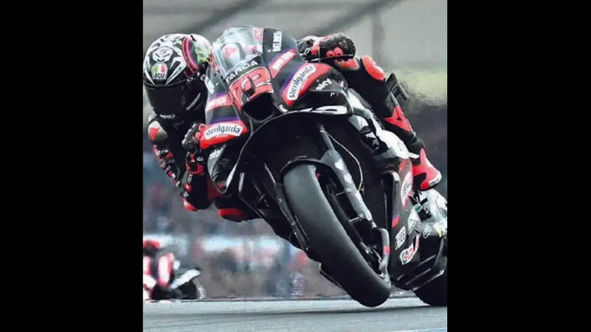 LOCAL HERO: Pemuncak klasemen pembalap asal Aprilia, Marco Bezzecchi, difavoritkan berjaya dalam balapan di negaranya sendiri, MotoGP Italia di Sirkuit Mugello. (Foto: LOIC VENANCE/AFP)