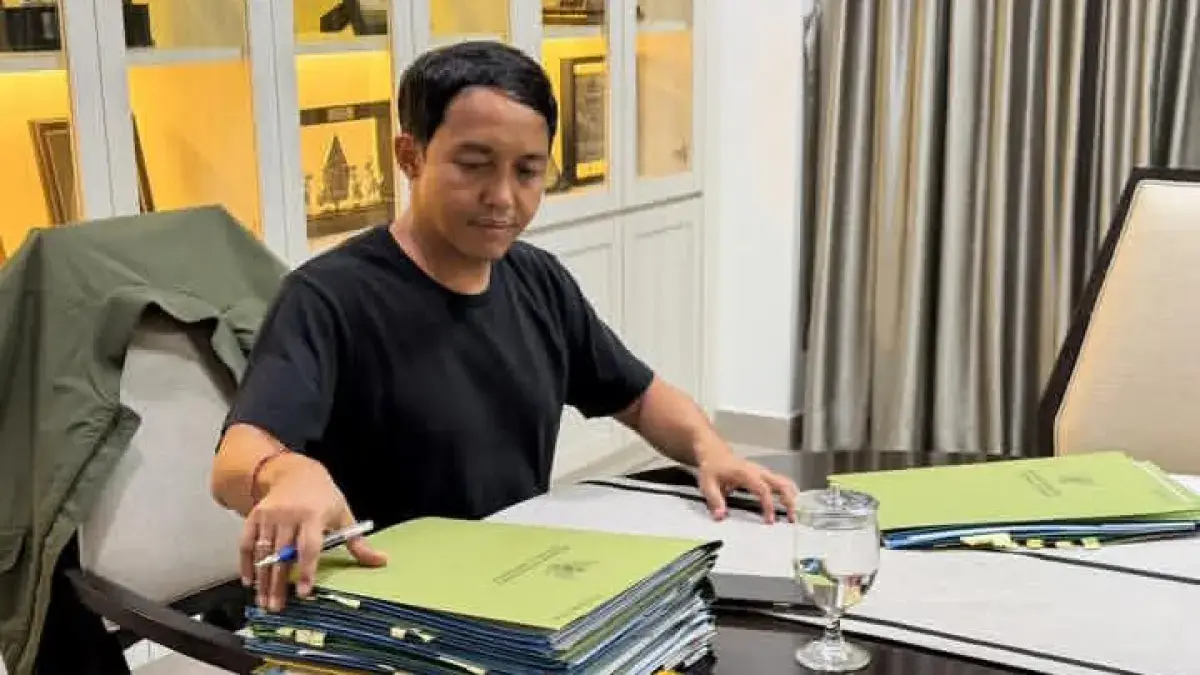 Menhut Raja Juli Antoni Serahkan SK Hutan Adat Seluas 1.175 Hektare di Tiga Provinsi