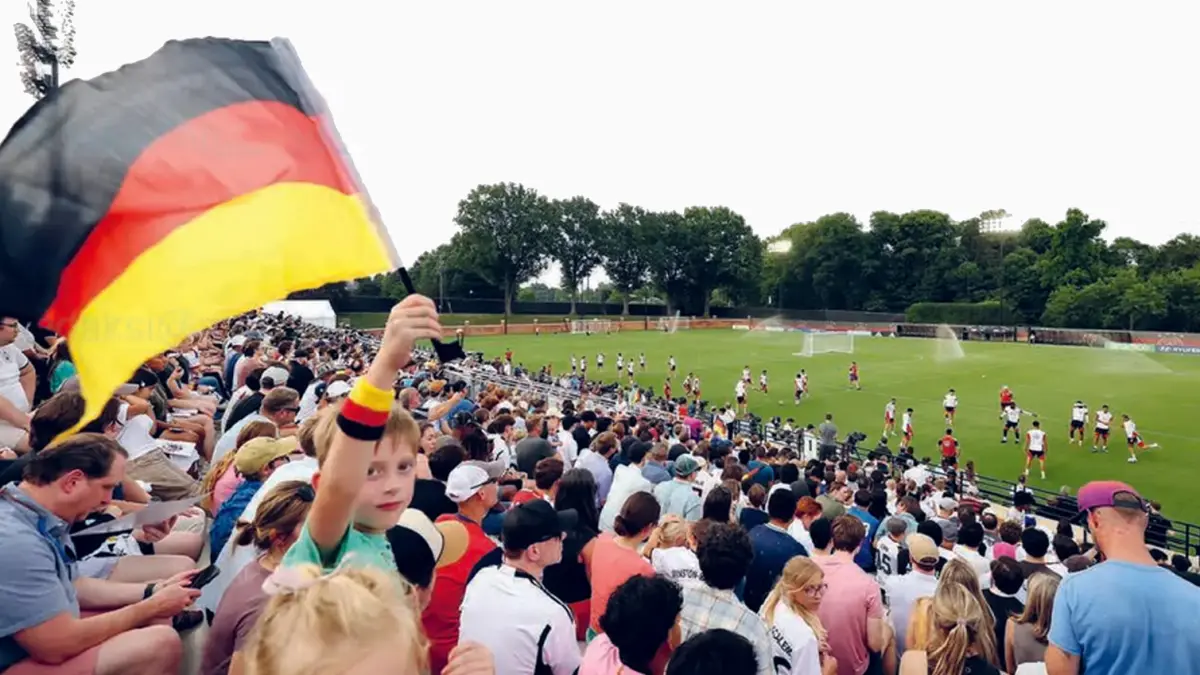 SOROTAN: Latihan timnas Jerman di W. Dennie Spry Soccer Stadium, Winston-Salem, North Carolina, AS, Senin (8/6). Jelang Piala Dunia 2026, banyak pihak merasa dirugikan kebijakan visa AS. (Foto: AFP)