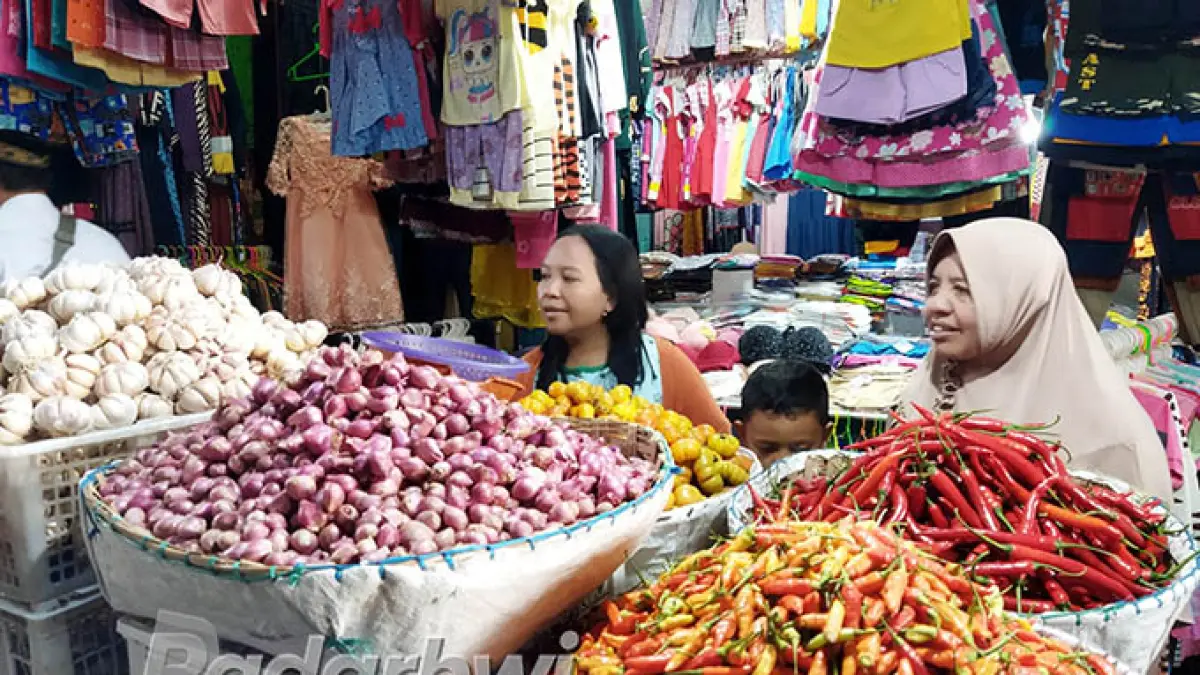 Efek Domino BBM Mulai Terasa, Harga Bawang Merah Melonjak 10 Persen, Cabai dan Beras Ikut Naik