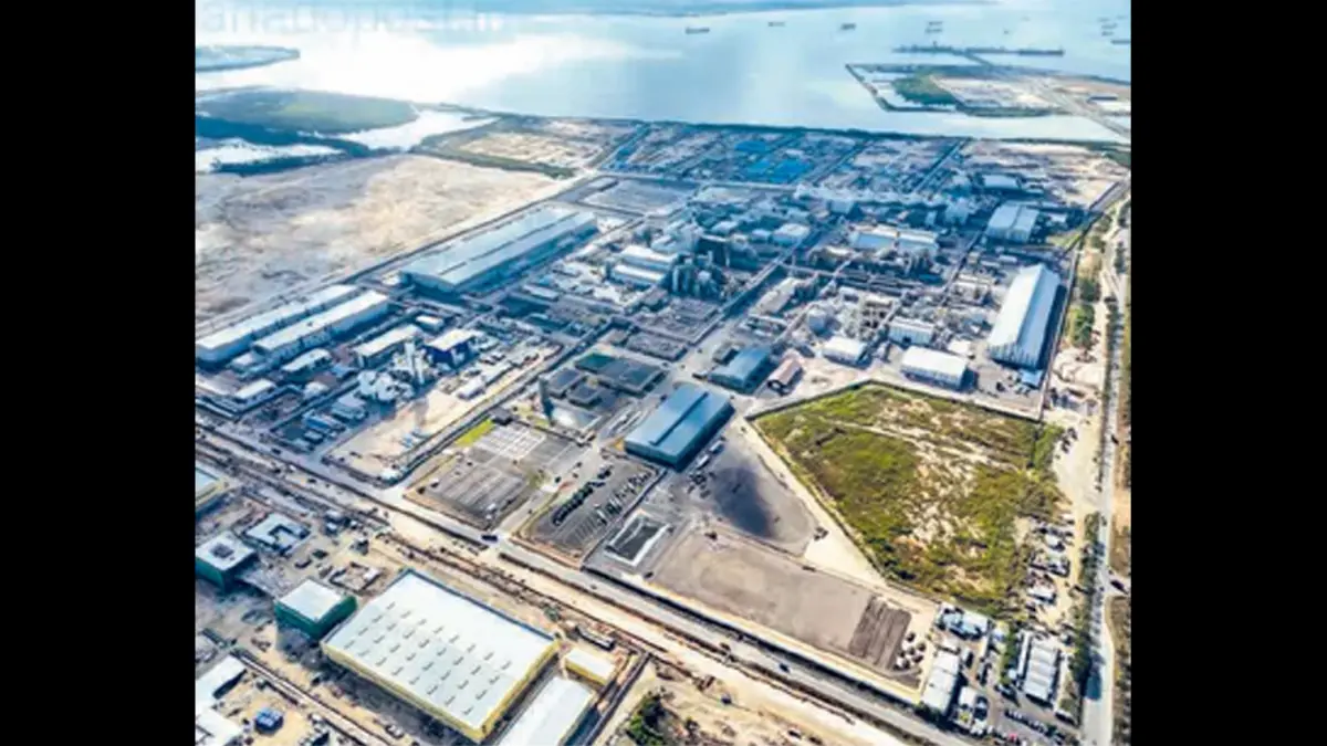 PELABUHAN DAN INDUSTRI: Hingga kuartal I 2026, investasi kumulatif yang masuk KEK Gresik mencapai Rp 113,4 triliun. Dari jumlah tersebut, sekitar Rp 108,2 triliun telah direalisasikan.