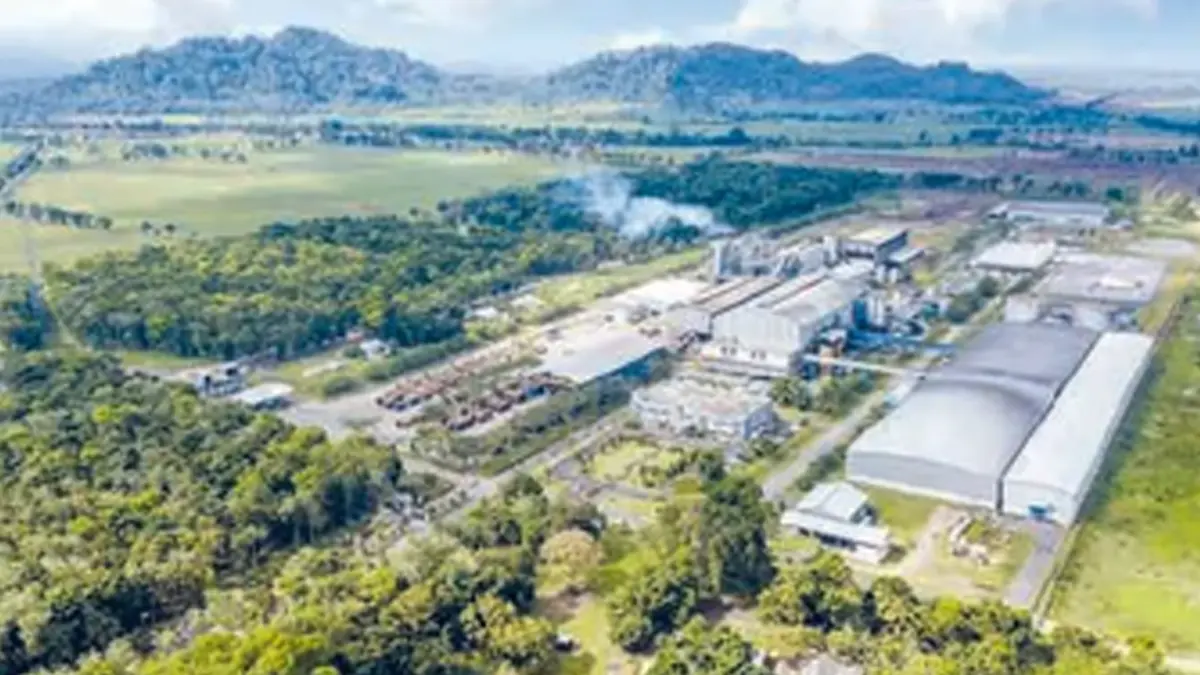 AMANKAN BAHAN BAKU: Pabrik PT SGN di Kecamatan Glenmore, Banyuwangi, Jatim, menjadi salah satu tulang punggung produksi gula nasional. (Foto: SGN)
