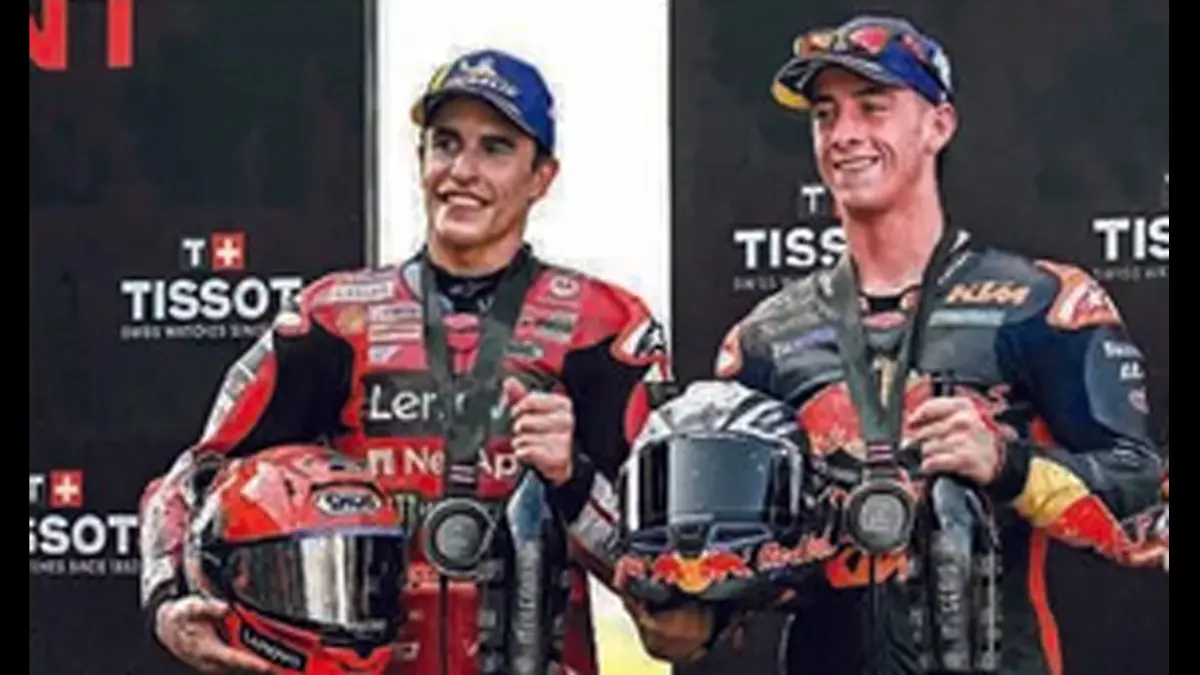 BAKAL KLOP: Marc Marquez (kiri) dan Pedro Acosta di podium sprint race GP Thailand (28/2).