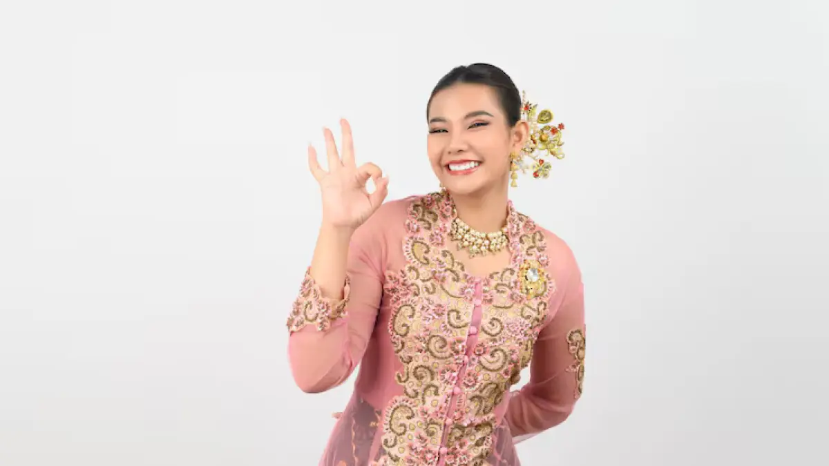 Ilustrasi wanita menggunakan kebaya (doc: Freepik)