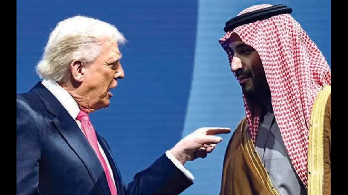 JALIN KERJA SAMA: Putra Mahkota sekaligus Perdana Menteri Kerajaan Arab Saudi Mohammed bin Salman (kanan) dan Presiden AS Donald Trump berbincang dalam Forum Investasi AS-Arab Saudi di Washington, AS, beberapa waktu lalu. (Foto: BRENDAN SMIALOWSKI/AFP)